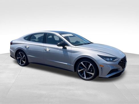 Used 2023 Hyundai Sonata SEL Plus FWD image 2