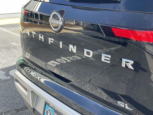 Used 2024 Nissan Pathfinder SL w/ SL Premium Package image 9