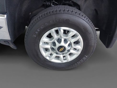 Used 2024 Chevrolet Silverado 2500 LT image 30