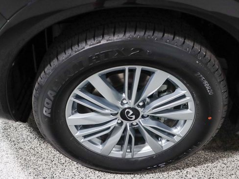 Used 2023 INFINITI QX80 Luxe w/ Cargo Package image 11