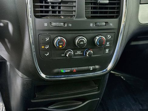 Used 2015 Dodge Grand Caravan SE w/ Quick Order Package 29E SE FWD image 6