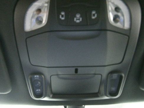 Used 2025 Chrysler Pacifica Limited FWD image 20