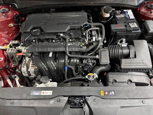 Used 2022 Hyundai Elantra Limited image 13