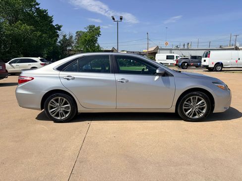 Used 2017 Toyota Camry SE FWD image 4