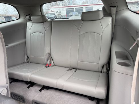 Used 2011 Buick Enclave CXL image 17