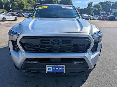 Used 2025 Toyota Tacoma TRD Off-Road AWD/4WD image 9