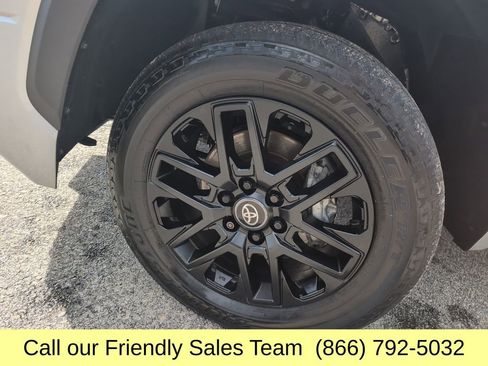 Used 2025 Toyota Tundra Limited AWD/4WD image 27