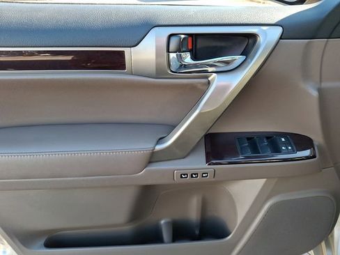 Used 2015 Lexus GX 460 image 17