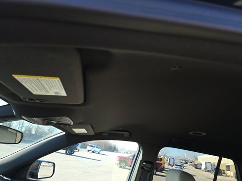 Used 2022 Chevrolet Traverse LS image 15