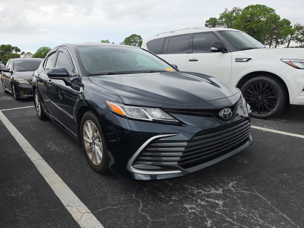 Used 2021 Toyota Camry LE FWD image 3