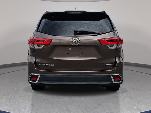 Used 2017 Toyota Highlander Limited FWD image 6