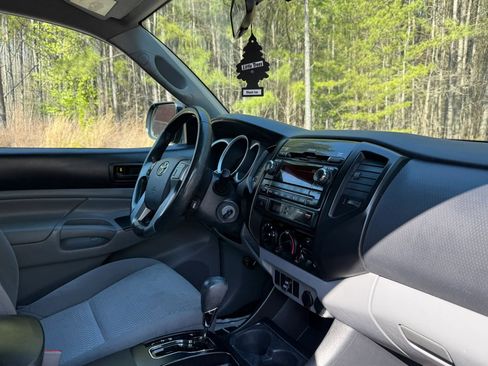 Used 2012 Toyota Tacoma PreRunner w/ Convenience Pkg image 21