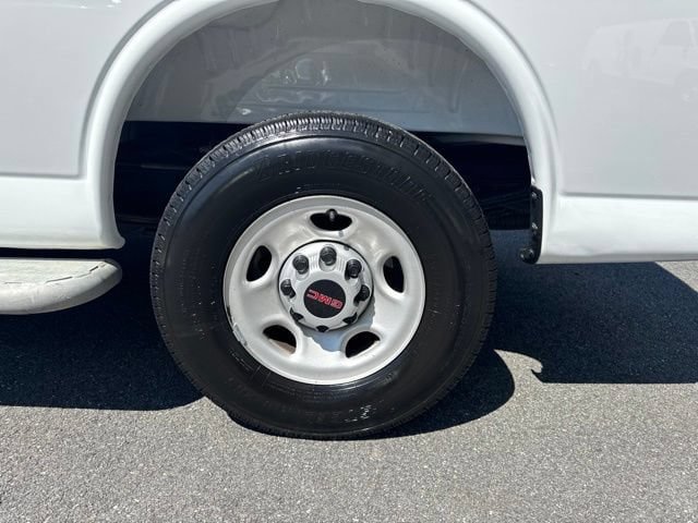 Used 2025 Chevrolet Express 2500 w/ Driver Convenience Package RWD image 8