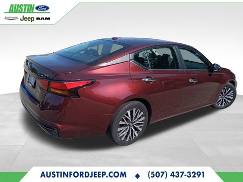 Used 2024 Nissan Altima 2.5 SV image 6