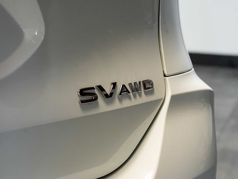 Used 2018 Nissan Rogue SV AWD/4WD image 12
