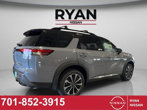 New 2026 Nissan Pathfinder Platinum image 5