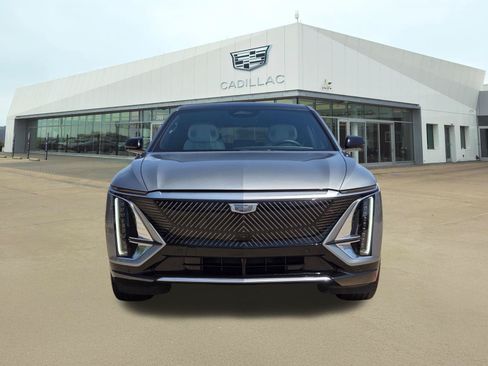 Used 2024 Cadillac Lyriq Luxury AWD/4WD image 2