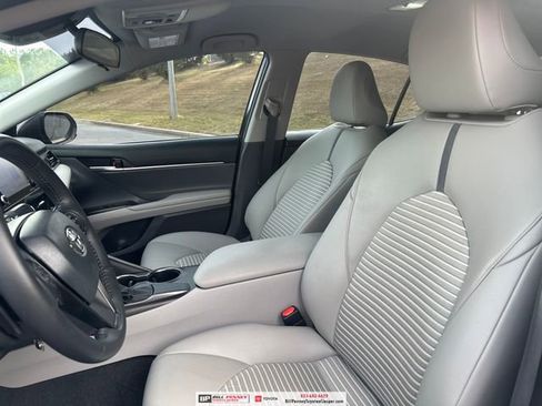 Used 2021 Toyota Camry SE image 10