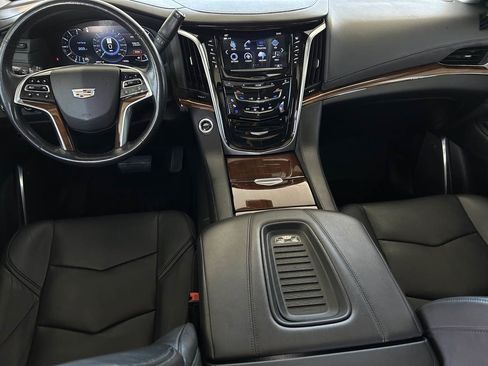 Used 2019 Cadillac Escalade ESV Premium Luxury AWD/4WD image 19