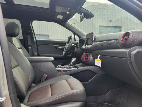 Used 2025 Chevrolet Blazer RS w/ Enhanced Convenience Package image 12