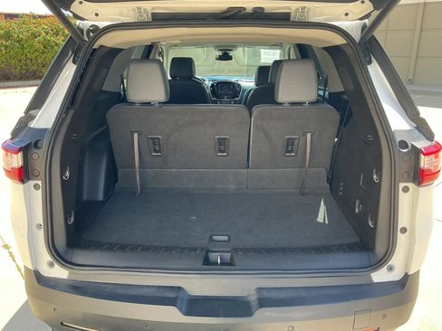 Used 2020 Chevrolet Traverse LT w/ LT Premium Package FWD image 16