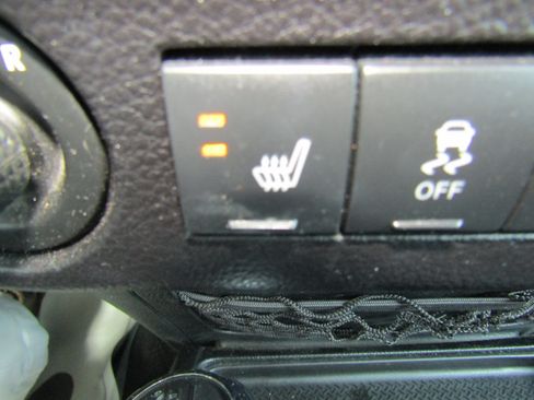 Used 2017 Jeep Wrangler Unlimited Sahara AWD/4WD image 30