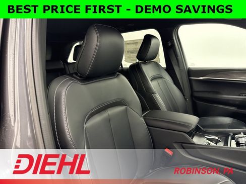 New 2025 Jeep Grand Cherokee Limited w/ Black Appearance Package image 14