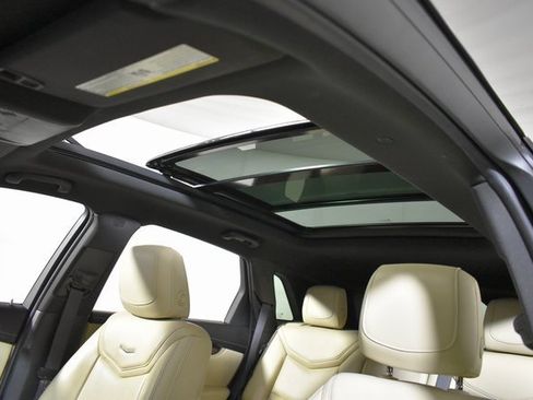 Used 2018 Cadillac XT5 Luxury w/ Driver Awareness Package image 43