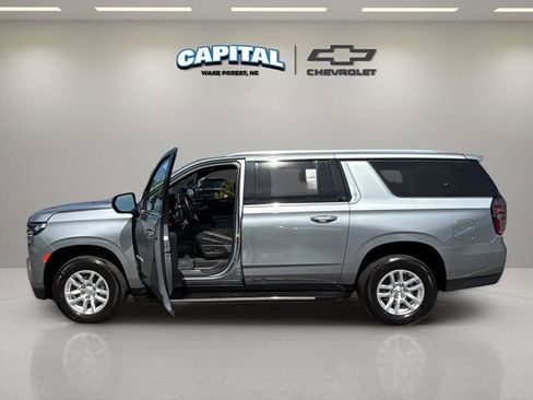 Used 2024 Chevrolet Suburban LT RWD image 13