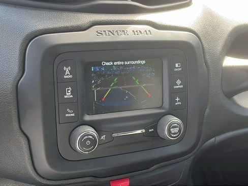 Used 2017 Jeep Renegade Latitude image 18