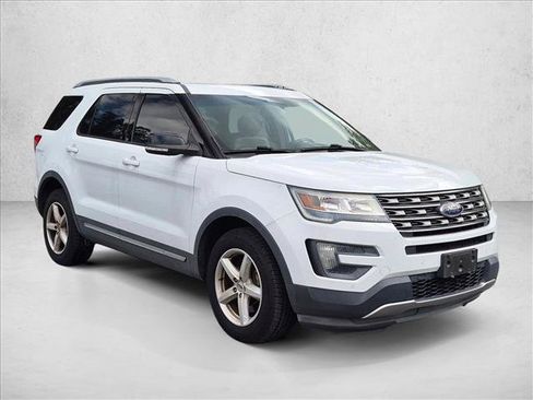 Used 2016 Ford Explorer XLT w/ Equipment Group 202A AWD/4WD image 3