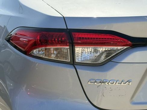 Used 2025 Toyota Corolla LE w/ Convenience Package FWD image 6