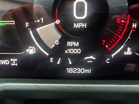 Used 2026 GMC Acadia Elevation w/ Elevation Premium Package AWD/4WD image 18