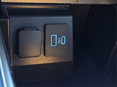 Used 2021 Ford Explorer XLT image 26