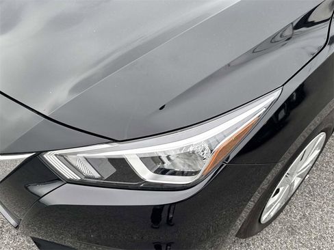 Used 2022 Nissan Versa S image 11