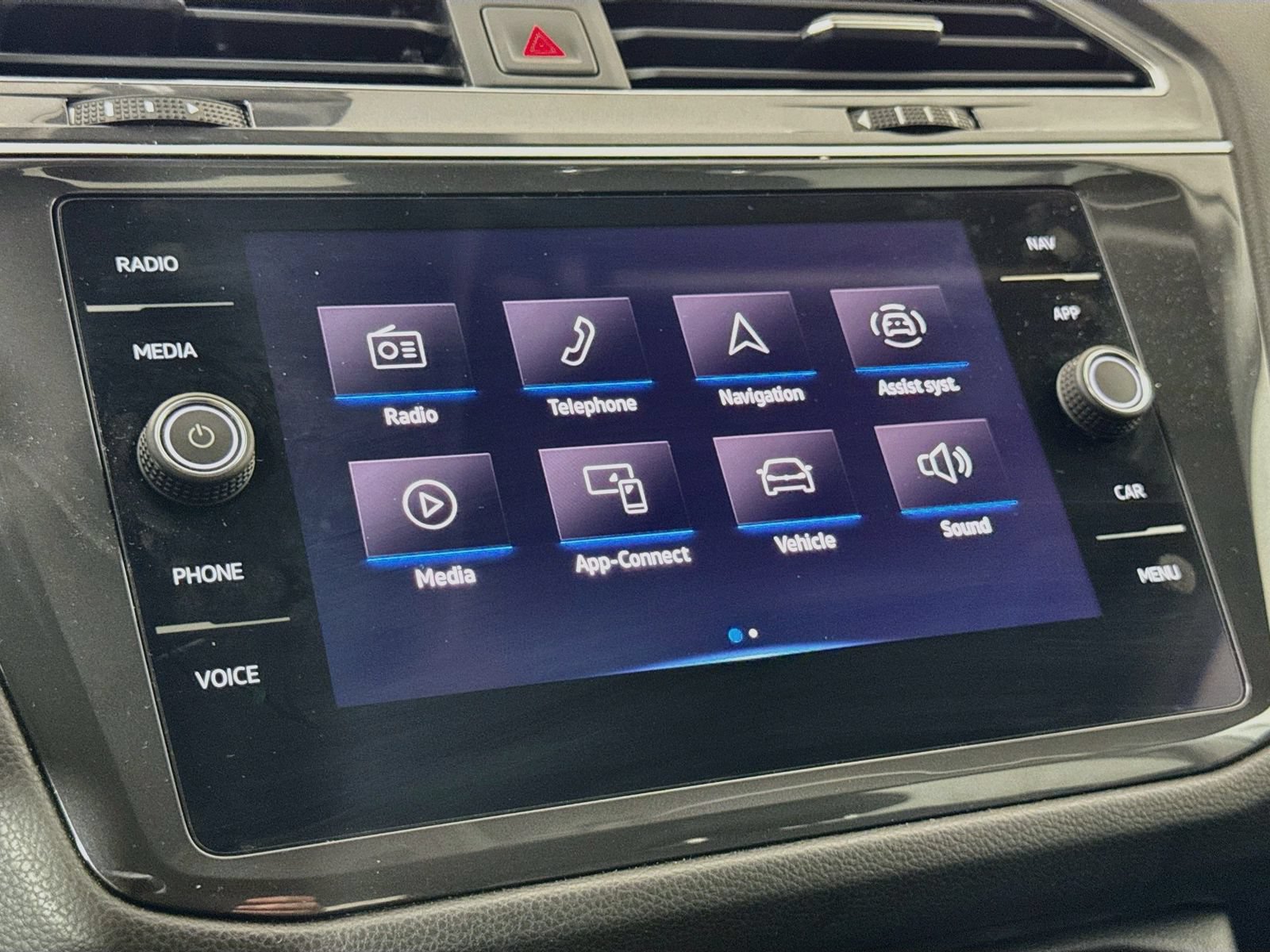Used 2021 Volkswagen Tiguan SEL AWD/4WD image 16