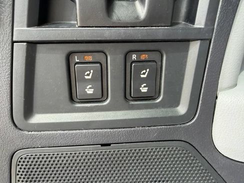 Used 2021 Toyota Sequoia Platinum AWD/4WD image 9