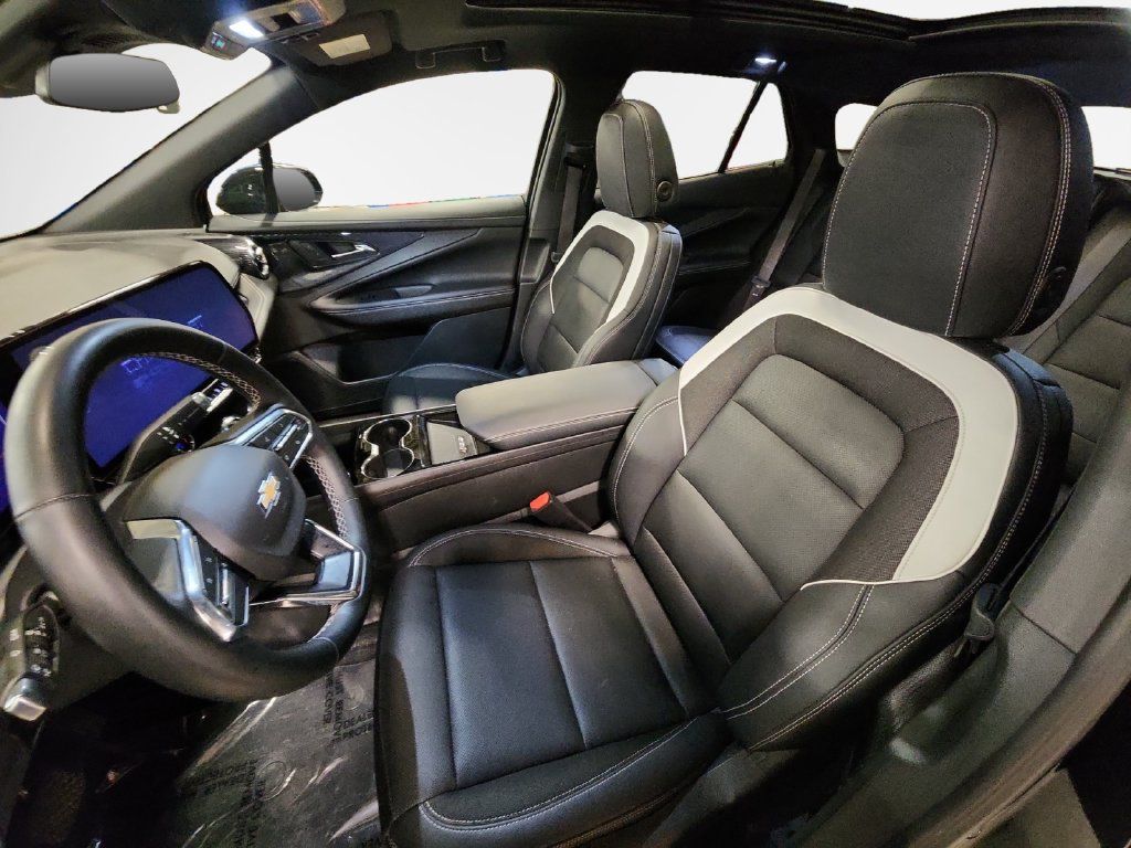 Used 2025 Chevrolet Blazer EV LT AWD/4WD image 14