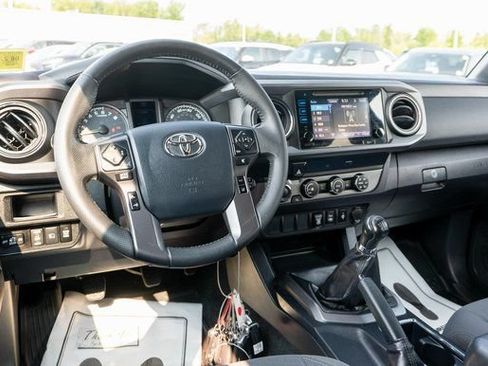 Used 2019 Toyota Tacoma TRD Sport AWD/4WD image 12