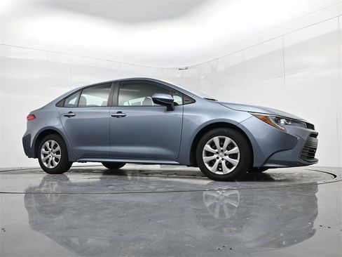 Used 2023 Toyota Corolla LE image 33