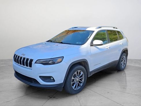 Used 2019 Jeep Cherokee Latitude Plus w/ Cold Weather Group AWD/4WD image 1