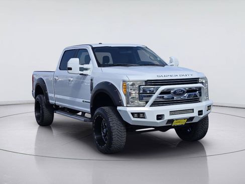 Used 2017 Ford F250 XLT AWD/4WD image 3