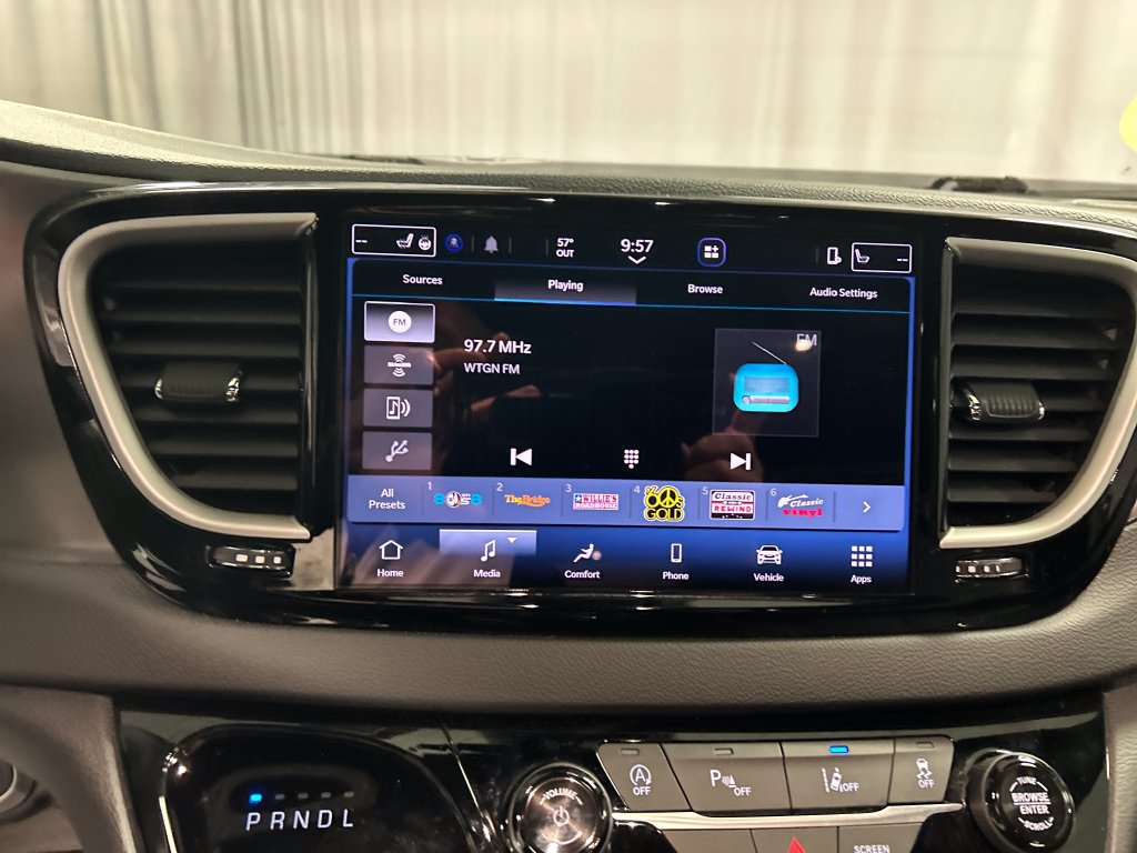 Used 2026 Chrysler Pacifica Select FWD image 17