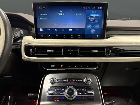 Used 2022 Lincoln Nautilus Black Label w/ Class II Trailer Tow Package image 8