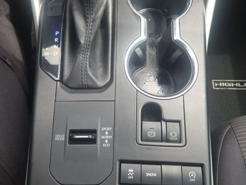 Used 2021 Toyota Highlander L FWD image 32