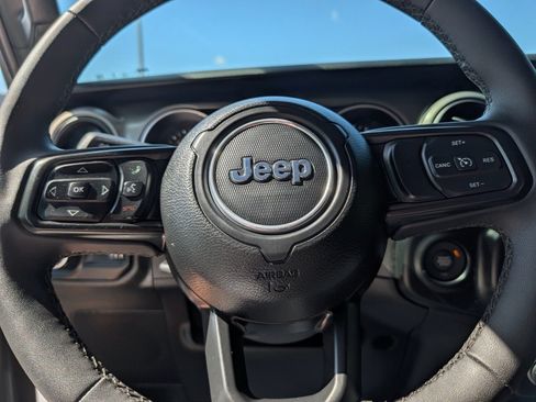 Used 2023 Jeep Gladiator Sport AWD/4WD image 33