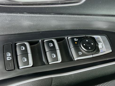 Used 2024 Kia Sorento S image 15