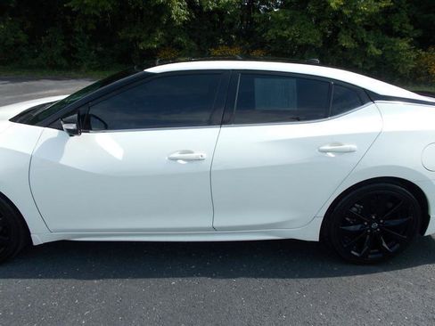Used 2023 Nissan Maxima SR w/ Sport Mat Group FWD image 6