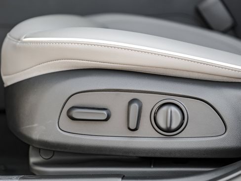 New 2025 Buick Envista Avenir image 11