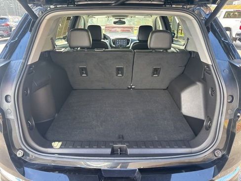 Used 2024 GMC Terrain SLT image 28